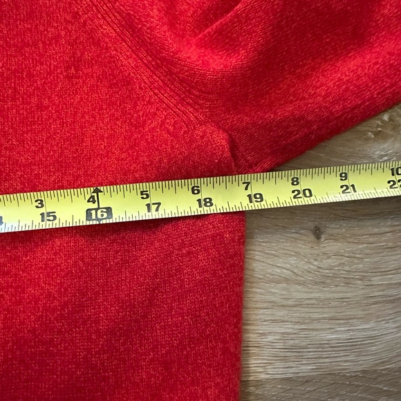 Everlane Red 100% Cashmere Sweater Classic Crew Slim Fit Size Medium M collard - Picture 4 of 8